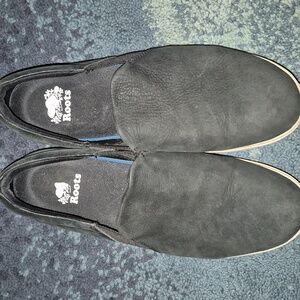 Roots Men's Dark Slip-On Loafers leather..size 7.5...EUC